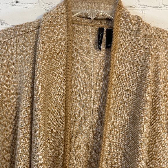 New Directions Tan Open-Front Fringed Woman’s  Sweater - Picture 2 of 8